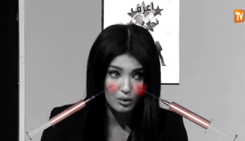 بالفيديو.. حسناء الجزائر في استوديو التكسار .. أنا ستار ودرت الشكك لتنفيخ الشفاه