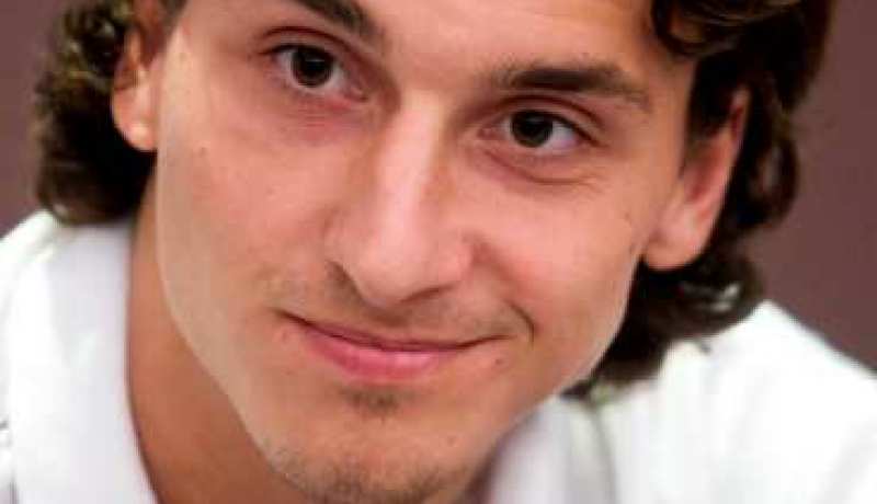 نجم منتخب السويد زالاتان إيبراهيموفيتش يؤكد أنه لن يوقف  مسيرته الدولية