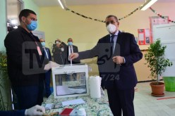 استفتاء تعديل الدستور.. الوزير الأول يدلي بصوته في العاصمة