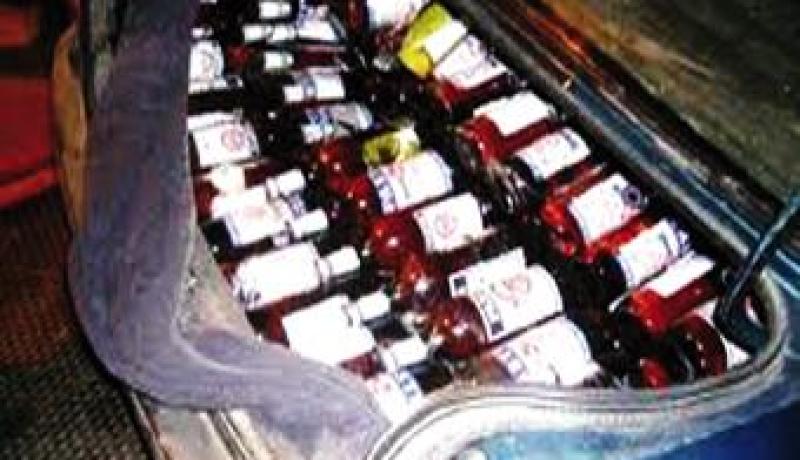 حجز أكثر من 3200 قارورة خمر على متن سيارة في تيارت