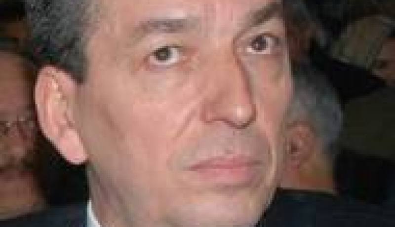 بن يونس يدعو لتبني نظام شبه رئاسي وإعطاء صلاحيات أوسع للبرلمان