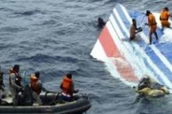 انتشال ذيل طائرة اير آسيا المنكوبة من قاع بحر جاوا