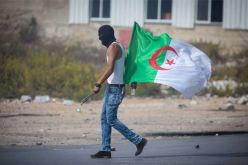 بالفيديو هذا هو سر حمل العلم الجزائري في الإنتفاضات الفلسطينية