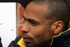 ايقاف تييري هنري في مباراة واحدة للاعتداء على منافس بالرأس