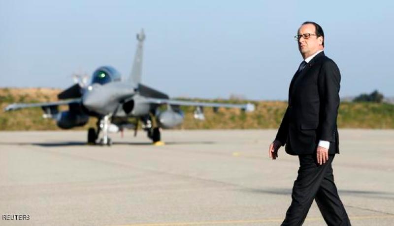 هولاند يكشف عن ترسانة فرنسا النووية