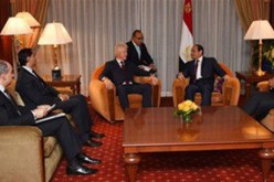 السيسي يؤكد خلال لقائه ببيل كلينتون أهمية تضافر جهود المجتمع الدولى لمكافحة الإرهاب