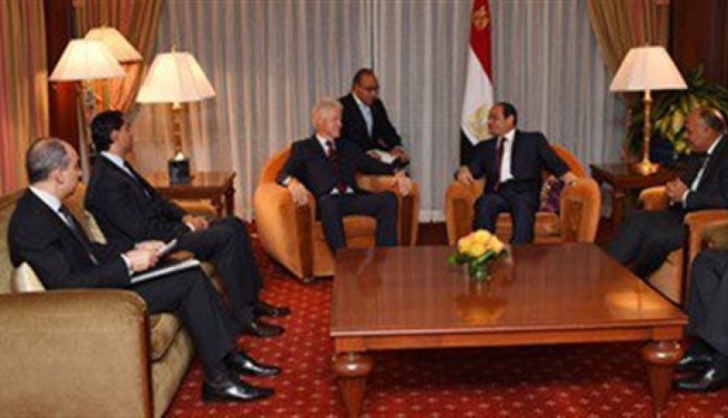 السيسي يؤكد خلال لقائه ببيل كلينتون أهمية تضافر جهود المجتمع الدولى لمكافحة الإرهاب