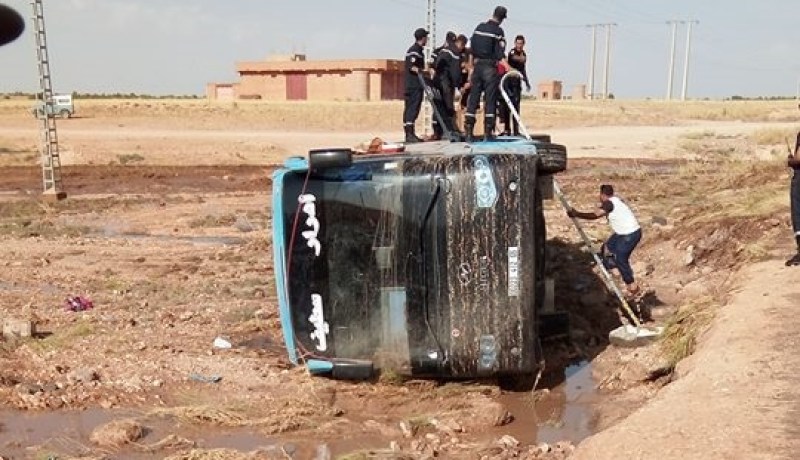 جرحى في إنحراف حافلة جرفتها السيول بالجلفة