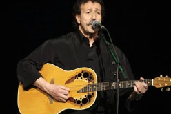 آيت منقلات يبهر جمهوره في الطبعة الخامسة لمهرجان صيف الموسيقى بالجزائر