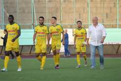 الشوط الأول.. التعادل الإيجابي يحسم الداربي القبائلي