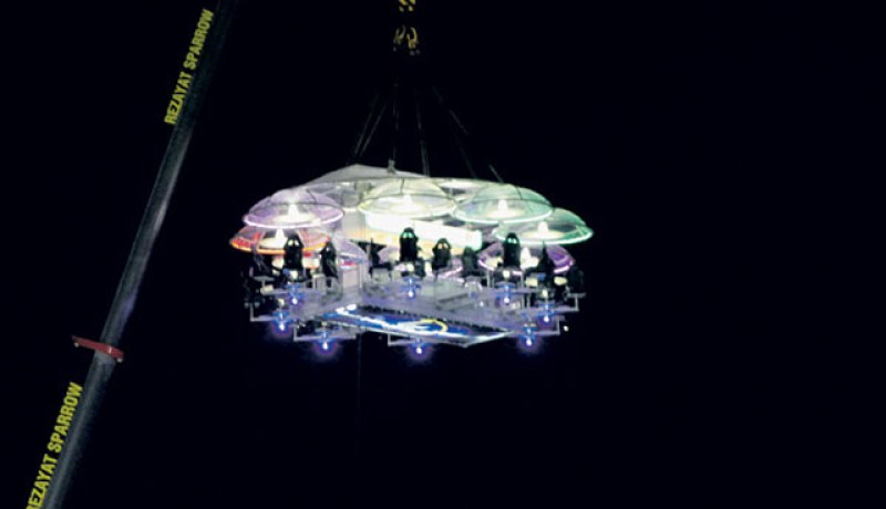 بالفيديو مطعم مصري معلق يقدم الوجبات لزبائنه فوق السحاب