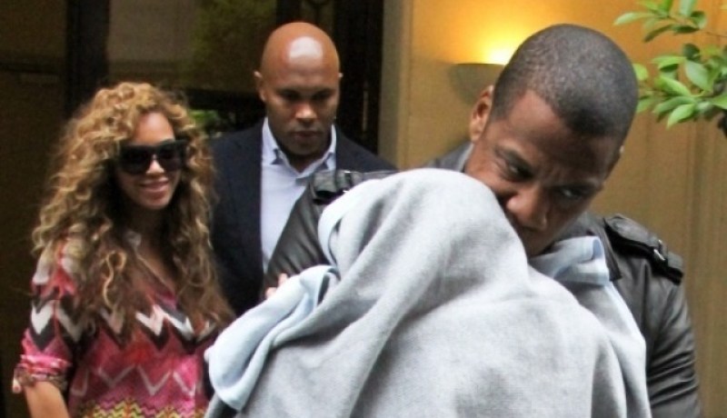 بيونسيه تطلق على توأمها  إسم شاعر مسلم