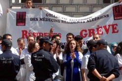 تشكيل أربع ورشات لحل مشاكل طلبة كلية الطب والأطباء المقيمين