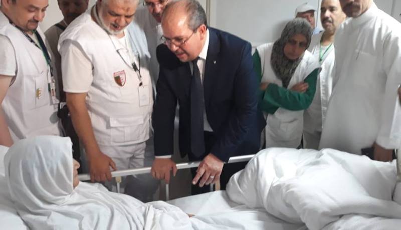 بالصور .. محمد عيسى يزور مستشفى البعثة الجزائرية بالبقاع المقدسة