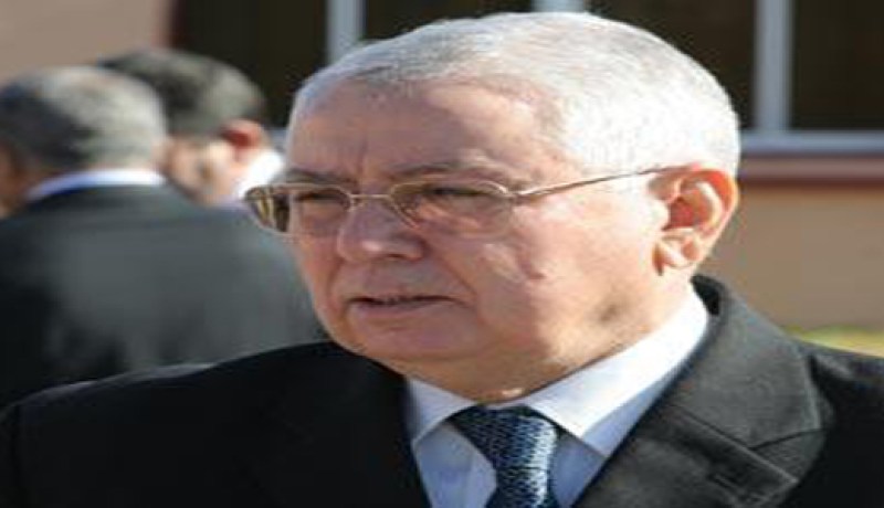 عبد القادر بن صالح يعزي عائلة الفقيد عبد الحميد مهري