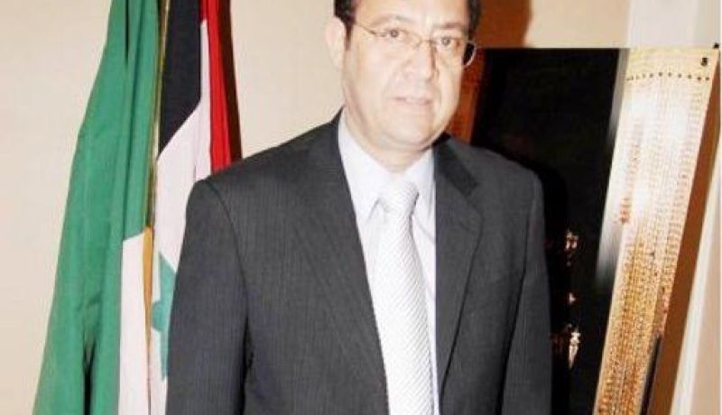 السفير السوري في الإمارات يلحق بزوجته السفيرة في قبرص ويعلن انشقاقه عن نظام الأسد