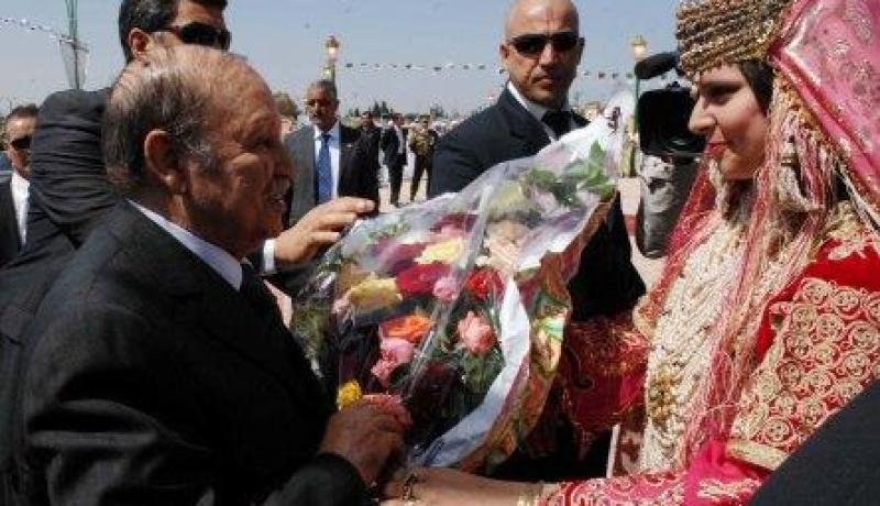 بوتفليقة يستقبل عائلة مصالي الحاج ويطلق اسمه رسميا على مطار تلمسان