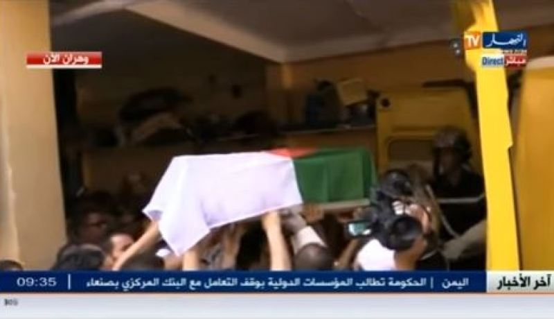 بالفيديو تشييع جثمان الطفلة نهال لمثواها الأخير بمقبرة عين البيضاء في وهران