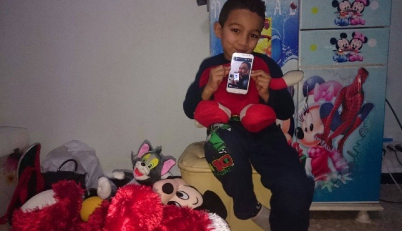 بالفيديو.. رد فعل جنوني من الطّفل الذي حقّق له الشّاب خالد حلمه