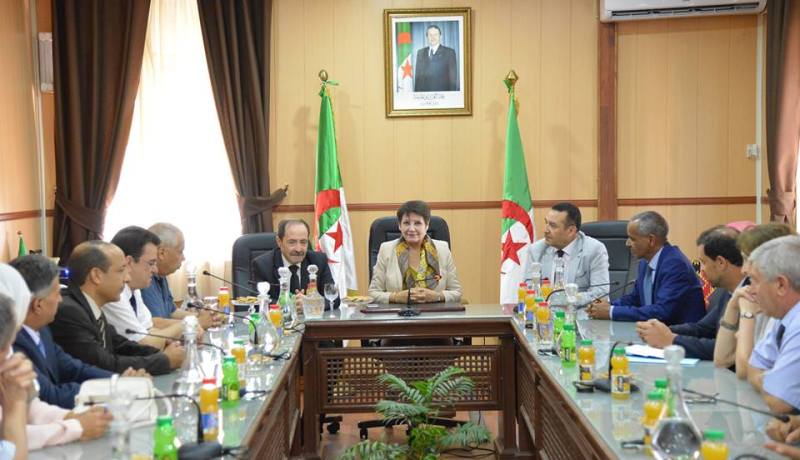 بن غبريت: “على الجميع السهر لانجاح الدخول المدرسي المقبل”