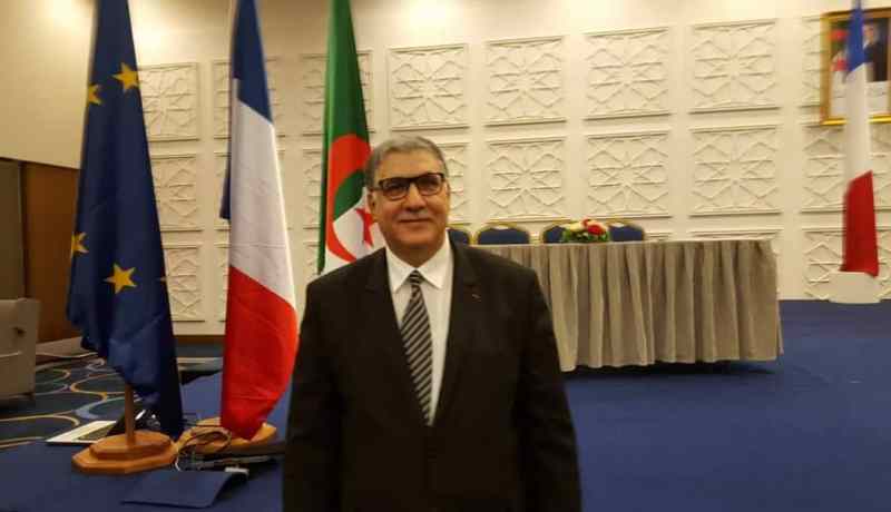 قاسي أيت يعلى: “إستقطاب أموال الجالية الجزائرية بالخارج الحل البديل لإنقاذ الإقتصاد”