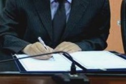 أمين عام وزارة بالنيابة ينصّب نفسه أمينا عاما