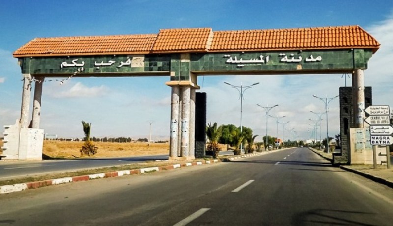 رئيس دائرة أولاد دراج يستفز مواطنين بحركة غير أخلاقية في المسيلة