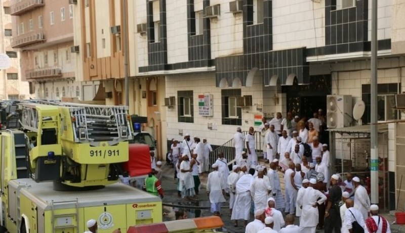 بالصور إخماد حريق في فندق للحجاج بمكة دون خسائر