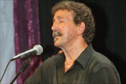 آيت منقلات يعلن أن حفلان شهر جوان بالعاصمة بمناسبة إطلاق ألبومه الجديد