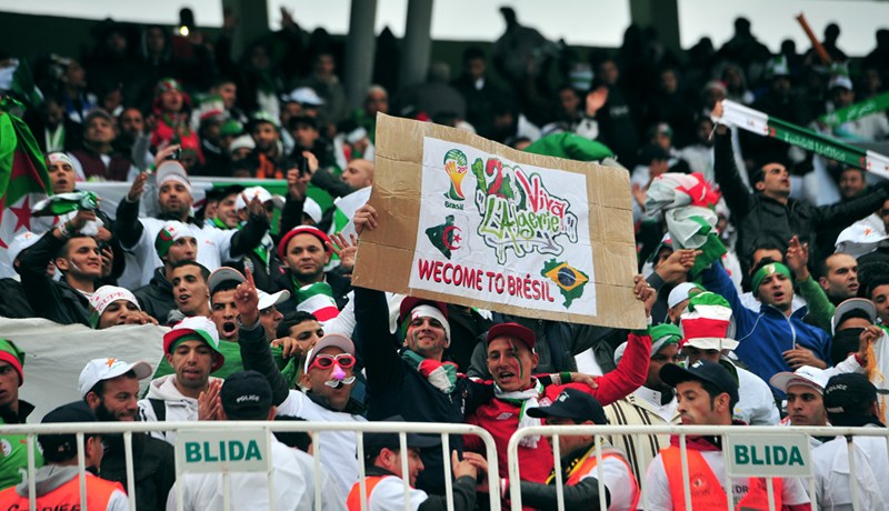 الجزائريون متفائلون بقدرة «الخضر» على التأهل للدور الثاني والبعض يطالب بكأس العالم