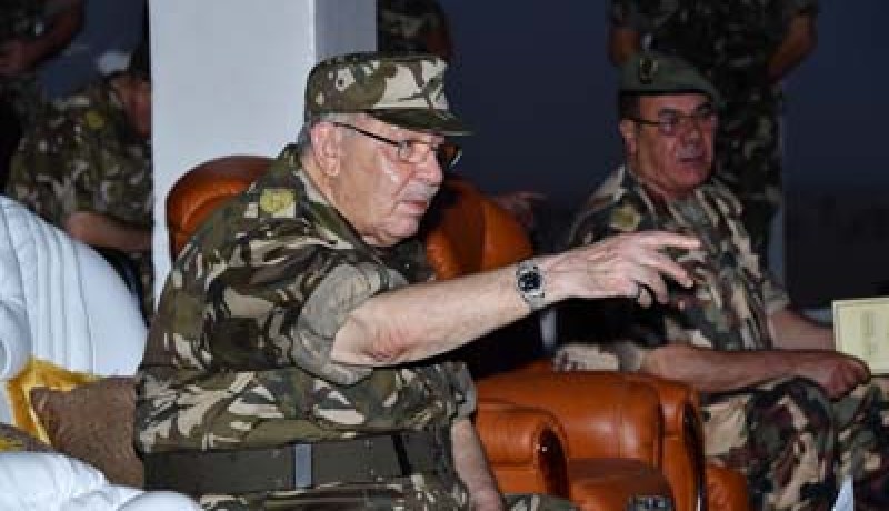 الفريق ڤايد صالح يحث على اليقظة والإستعداد لحماية الجزائر