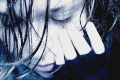 يهدّدني بكشف الحقيقة إن امتنعت عن الخروج معه في سهرات رمضان !!