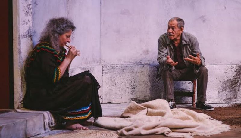 بالصور كتاب كمال داود يجسد على خشبة المسرح