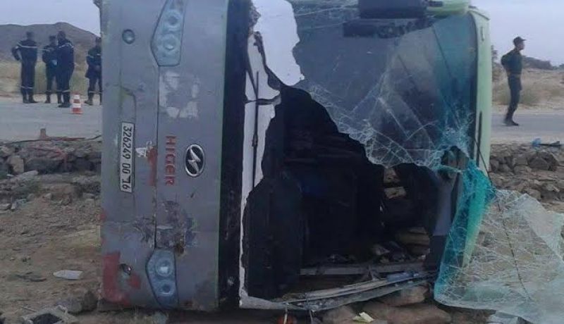 إنقلاب حافلة لنقل المسافرين يسفر عن وفاة 3 أشخاص وإصابة 38 آخرين بتمنراست