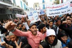 العاطلين عن العمل في تونس يحتجون على اداء الحكومة