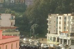 فيديو.. احتجاجات في سكيكدة على خلفية وفاة تلميذ أمام المدرسة