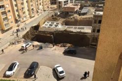 بالصور سقوط عمارة بالعاشور دون تسجيل أي إصابات
