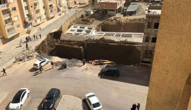 بالصور سقوط عمارة بالعاشور دون تسجيل أي إصابات
