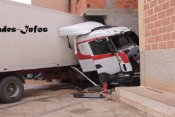 قتيل وإصابة فتاتين بعد اصطدام شاحنة مجنونة بمنزل في ڤالمة