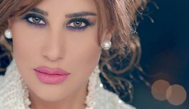 نجوى كرم تخلق أزمة معايدات وتهاني على التويتر والسبب