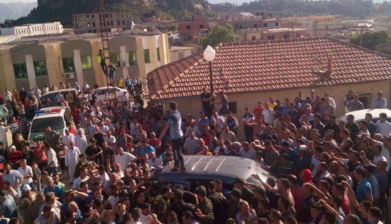 مواطنون يقبضون على أحد منفذي عملية السطو على بريد أولاد عسكر بجيجل