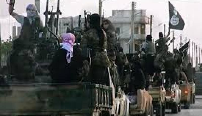 الجيش السوري يجبر داعش على الانسحاب من القاعدة الجوية في دير الزور