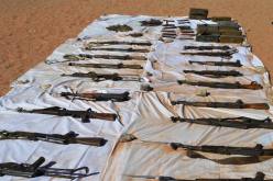 اكتشاف مخبأ للأسلحة والذخيرة وحجز 20 مسدس رشاش بأدرار