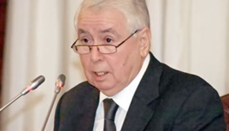 بن صالح يدعو الجميع الى التصرف ب”حكمة” و تجنيب الجزائر “الانزلاقات “