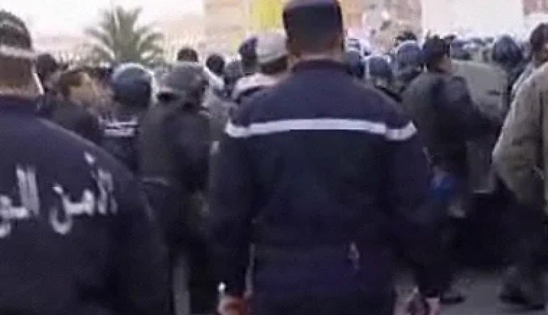 المتظاهرون يتفرقون في هدوء بوهران