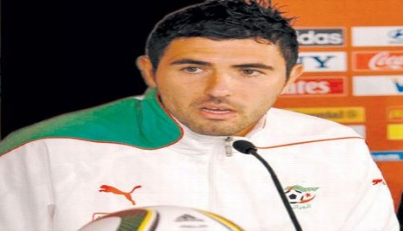 “كنت قائدا للمنتخب الجزائري ولن أسمح بتشويه صورتي وصورة أبناء بلدي بالعنصرية”