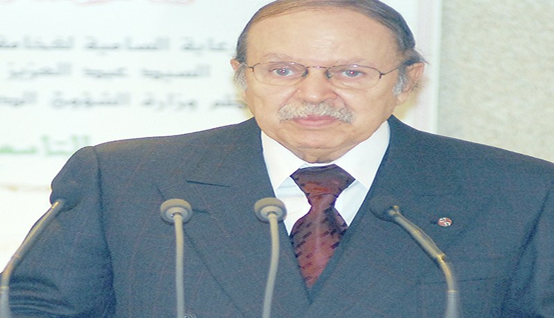 بوتفلـيـقـة يـأمـر.. العــصــا لمـن عــصى في المـلاعــــب