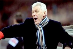 بروس يشحن لاعبـــيـــه ويطــــالـــب بــكــامـــل الــزاد أمام الحمراوة