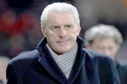 بروس يتحدى فيـلـود ويشــحـن لاعبـــيـــه للإطاحـة بسوسطــارة