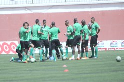 اللاعبون يهددون بمقاطعة لقاء القبائل بسبب المستحقات